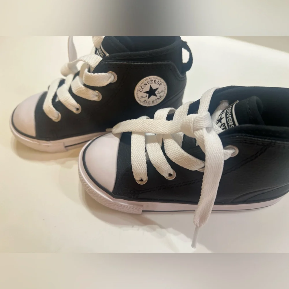 CONVERSE ALL STAR KIDS STREET MID TOP LEATHER SNEAKERS TODDLER SIZE 7.
